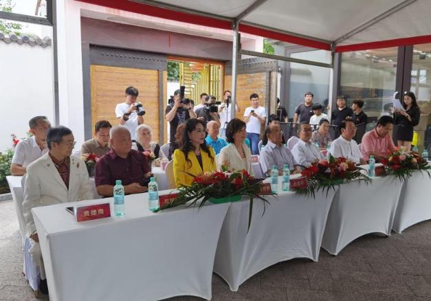 护肤MDSUN聘任艺术家黄建南为终身设计艺术顾问授聘仪式在京举行