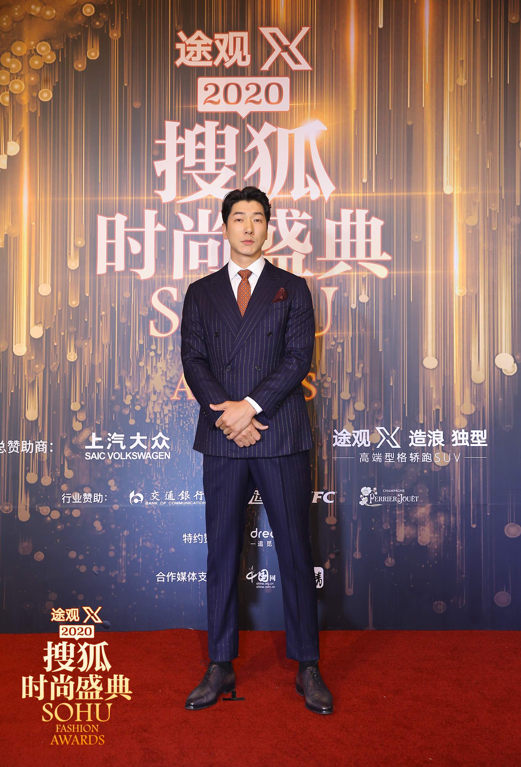 张亮:作为颁奖嘉宾有对之前的回忆 话剧的压迫感和压力会更多